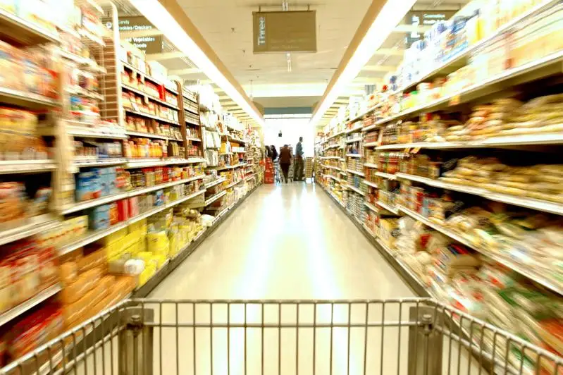 Украинцы больше не сметают товары с полок: на какие продукты упал ажиотаж