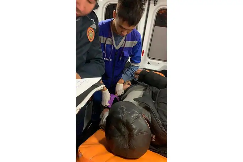 Из дымящейся квартиры cпасли парализованного мужчину в Алматы