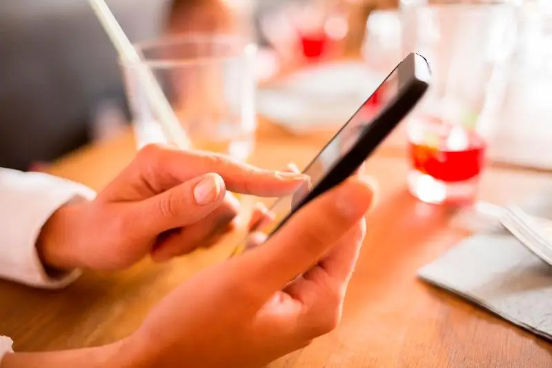 Неудачное знакомство закончилось кражей в столичном кафе