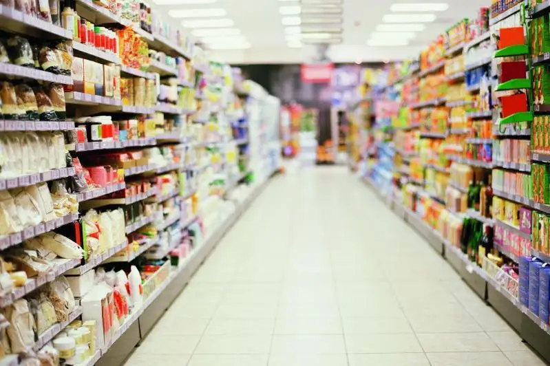 В Атырау открывается часть непродовольственных магазинов