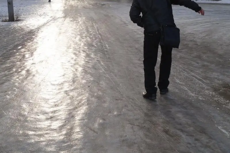 Туман и гололед: штормовое предупреждение объявили в трех регионах Казахстана