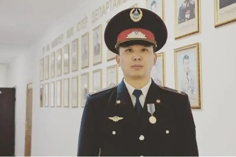 Должно быть чувство долга -  полицейский, дважды предотвративший суицид