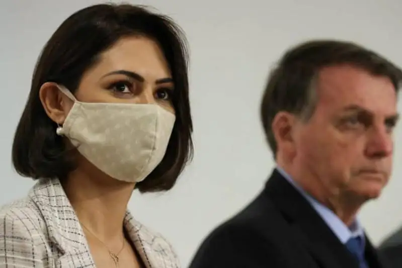 Жена президента Бразилии заболела коронавирусом