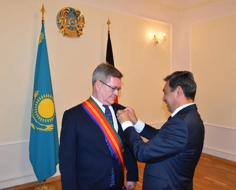 Немецкого финансиста Питера Тильса наградили орденом «Достық»