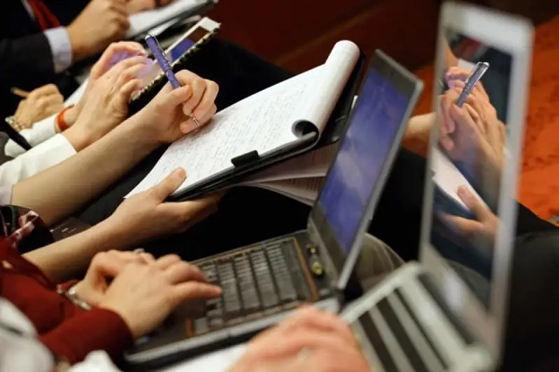 Привлекать известных журналистов к преподаванию в вузах предложил ректор ЕНУ