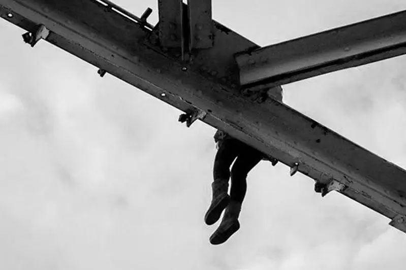 20-летняя девушка погибла, спрыгнув с моста в Атырау