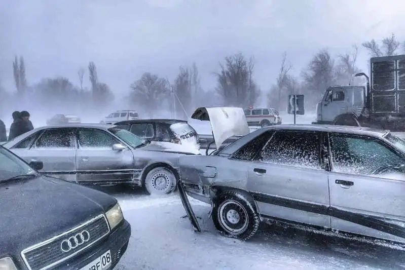 51 человек спасен из снежных заносов на автотрассе в Жамбылской области
