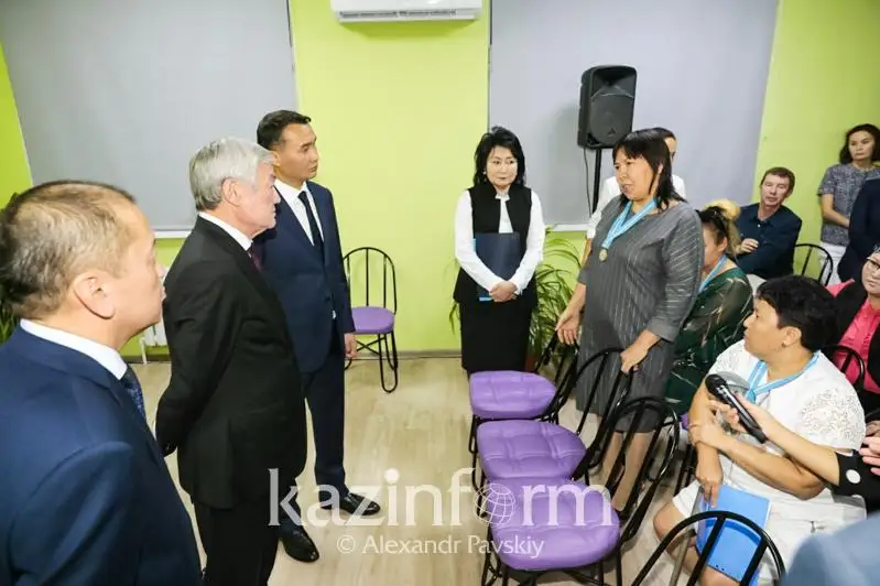 Бердибек Сапарбаев встретился с многодетными матерями в Алматы