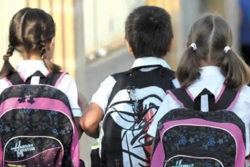 Асхат Аймагамбетов высказал свою позицию по приему детей с шести лет в школы