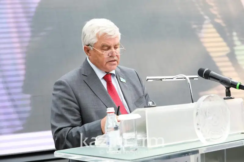 На слабое развитие сельской местности указал Владимир Божко