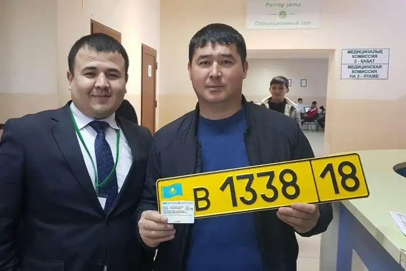 Специальные номера на иностранные автомашины впервые выдали в Туркестанской области