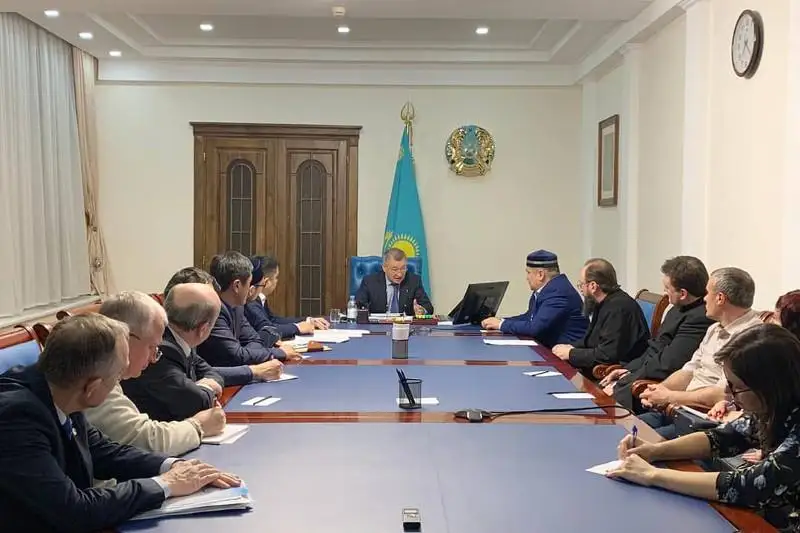 Проведение обрядов в мечетях и церквях ограничили в ВКО