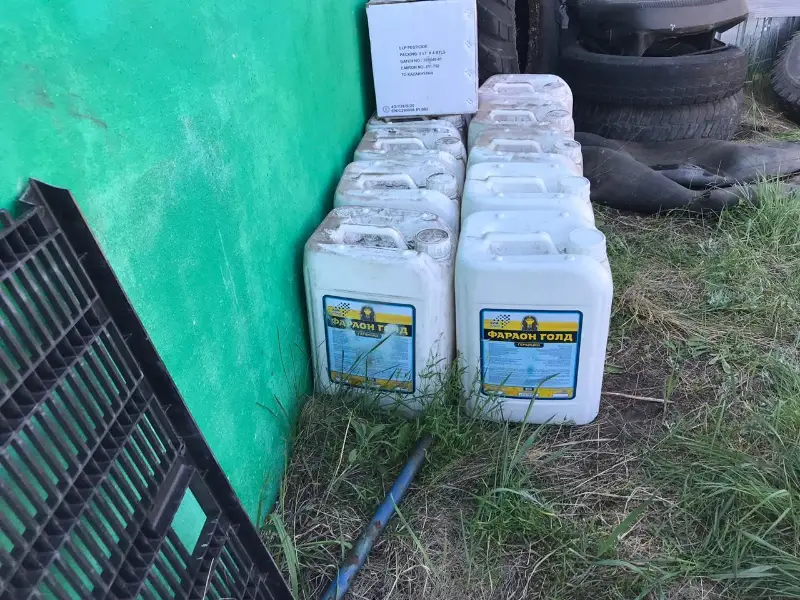 Бывшие сотрудники украли у предприятия 225 литров гербицидов в СКО