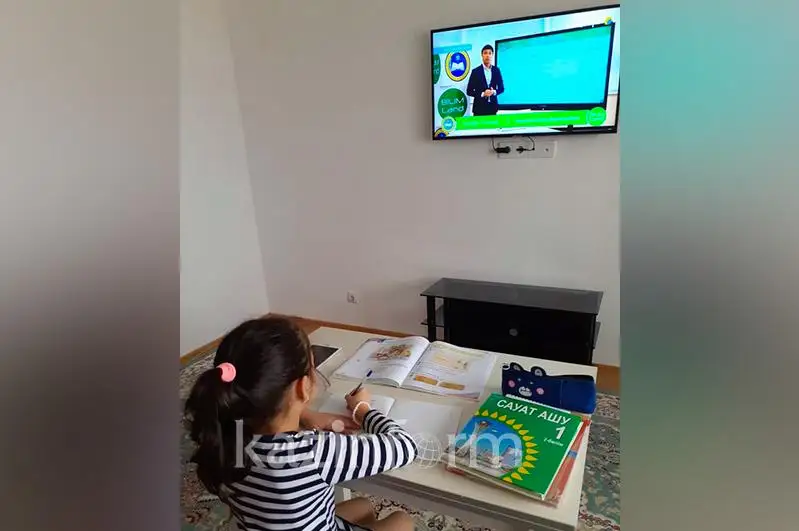 Как проходит первый день дистанционного обучения в Казахстане: мнения экспертов и родителей