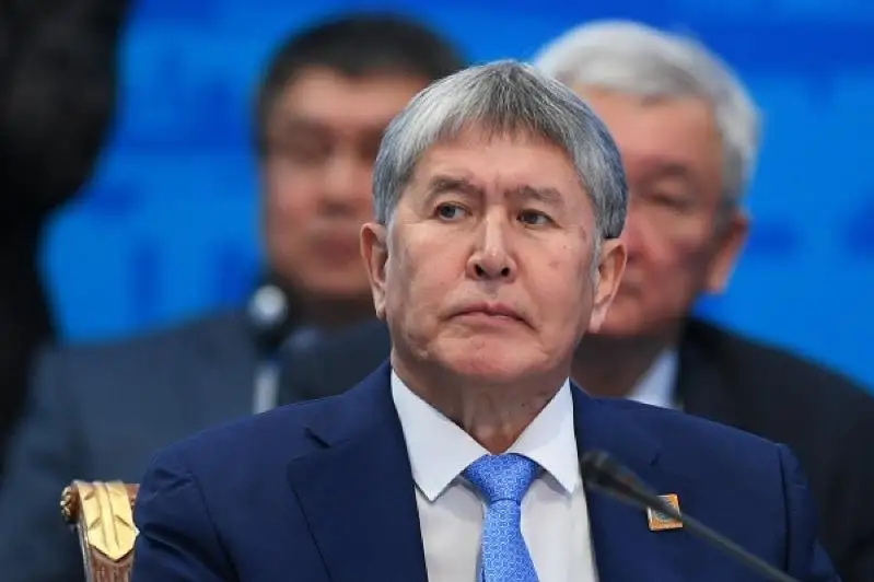 Алмазбек Атамбаев вылетел в Москву с российской авиабазы в Канте