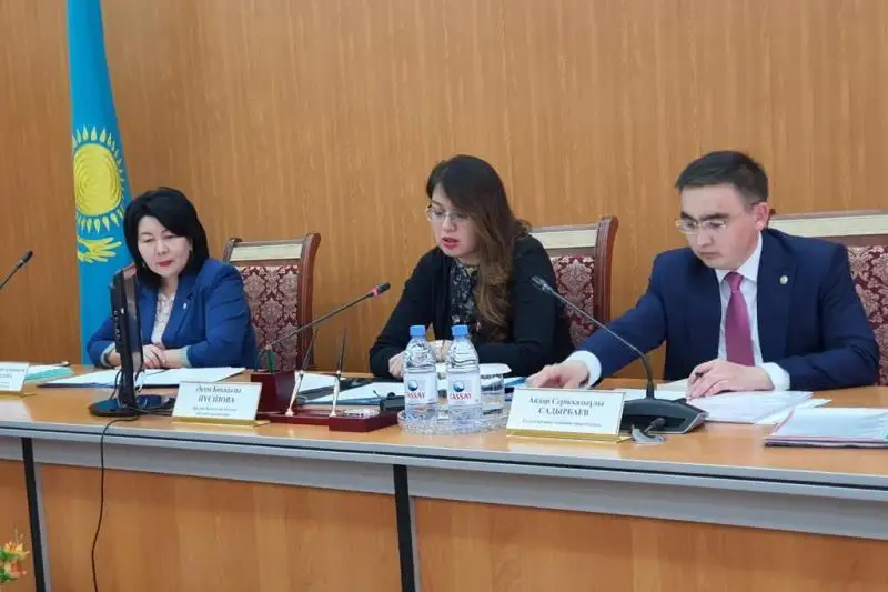 Заседание областной комиссии по делам несовершеннолетних состоялось в Семее