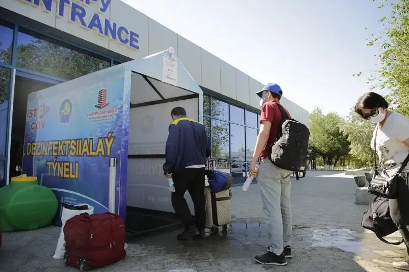 В Атырау 64 пассажира  госпитализировали из-за отсутствия  ПЦР-теста