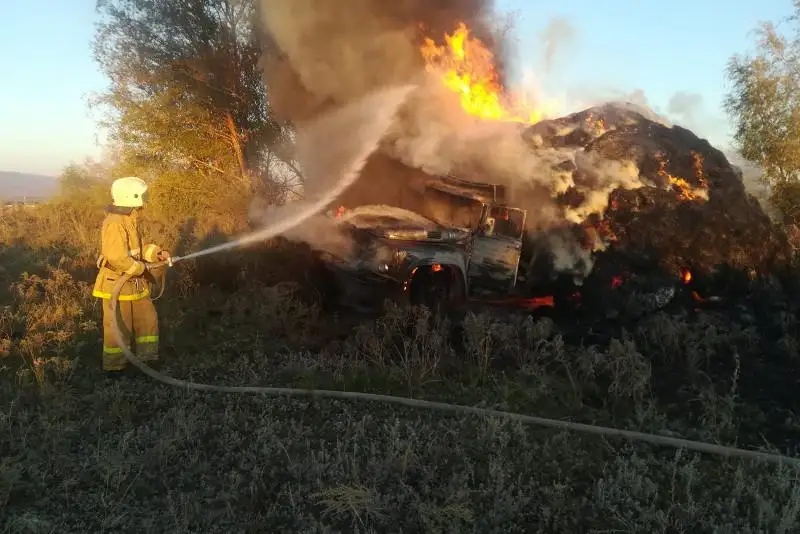 Свыше 70 тонн сена сгорели за три дня в ВКО