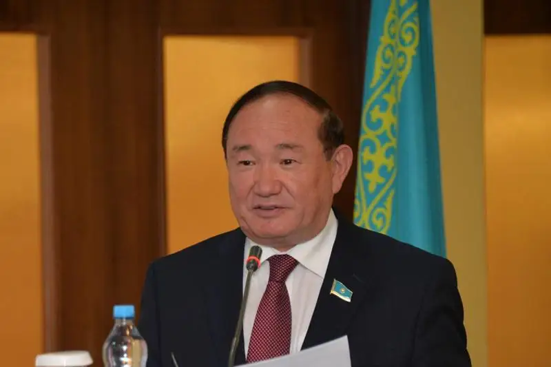 Сенатор предложил использовать средства из резерва Правительства на выплату надбавок педагогам