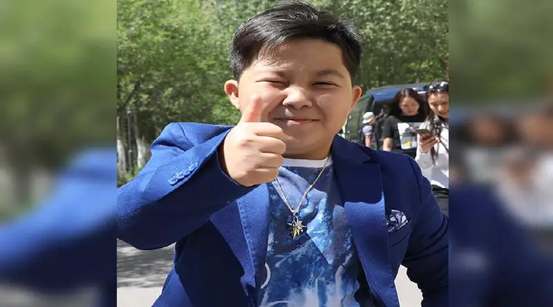 Премьера совместного клипа Ержана Максима и дочери Алсу появилась в Сети