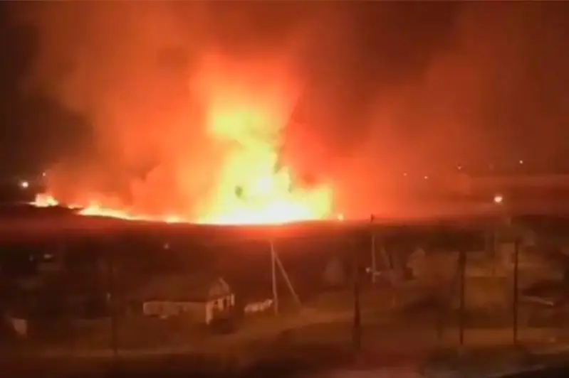 Камыш горит вблизи частного сектора в Петропавловске