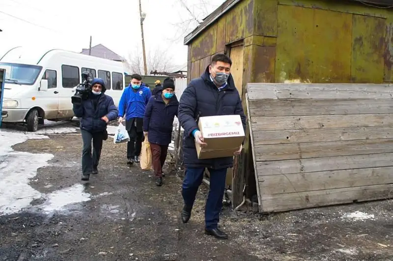 Столичные волонтеры начали доставку масок и антисептиков нуждающимся семьям