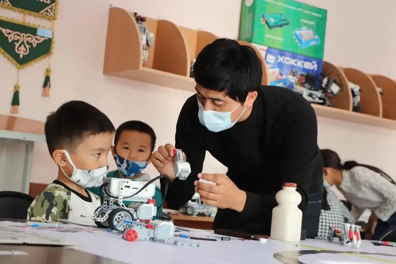 Новым технологиям обучают сельских школьников в ЗКО