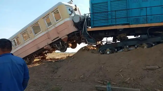 В Атырауской области сошел с рельсов грузовой поезд