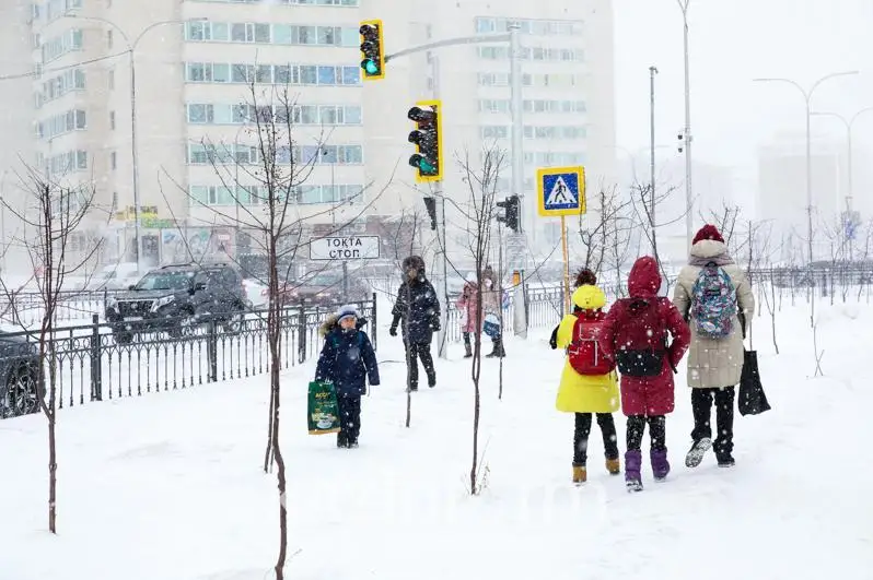 ​Из-за непогоды отменяются занятия для учащихся второй смены школ и колледжей Нур-Султана