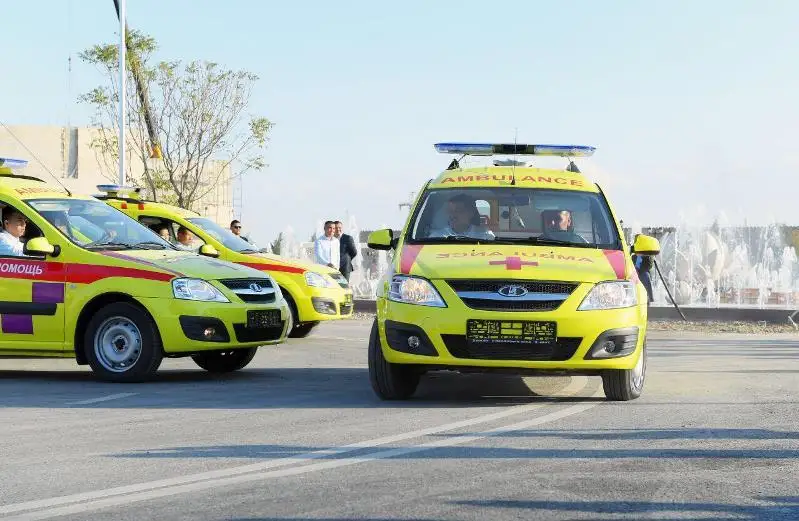 Умирзак Шукеев вручил службе скорой помощи ключи от 32 автомашин