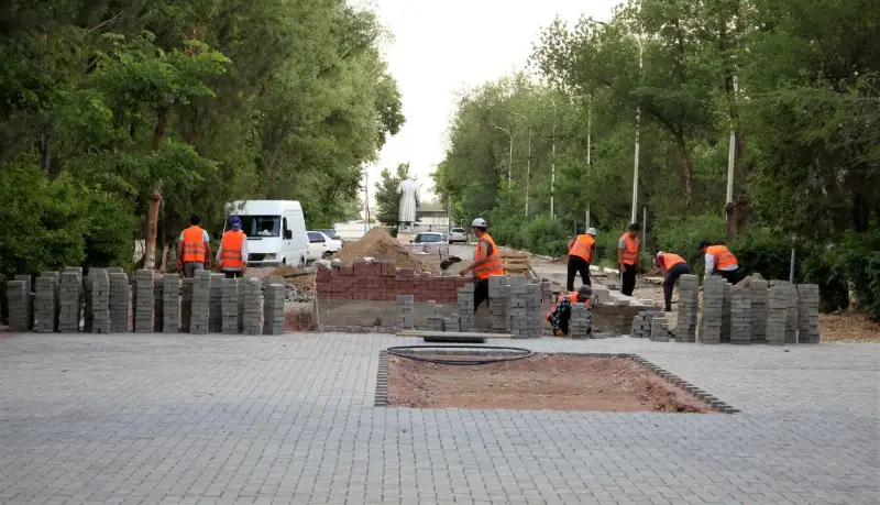 Аллею в честь ветеранов ВОВ благоустраивают в Таразе