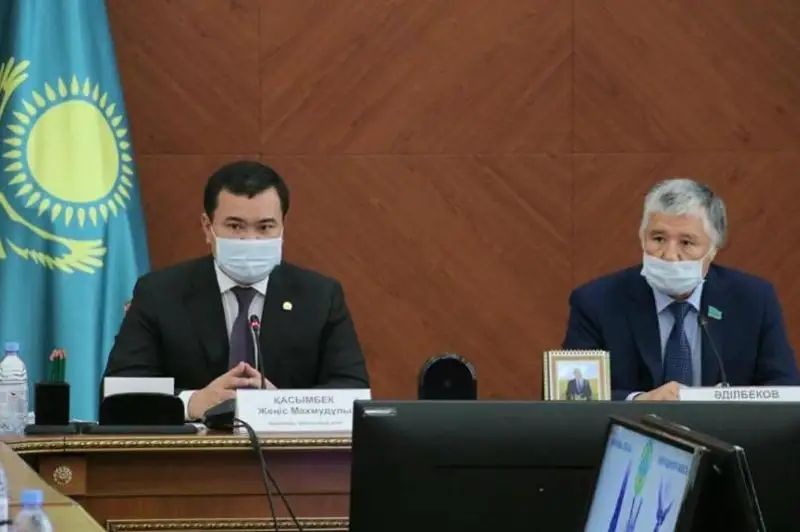 Выездное заседание по экономической политики и инновационному развитию провели сенаторы в Караганде