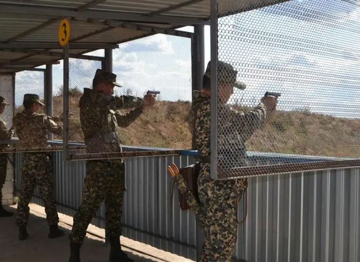 Лучшего снайпера определили среди гвардейцев в Уральске