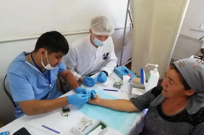 Передвижные медпункты обследовали более 400 алматинцев за день