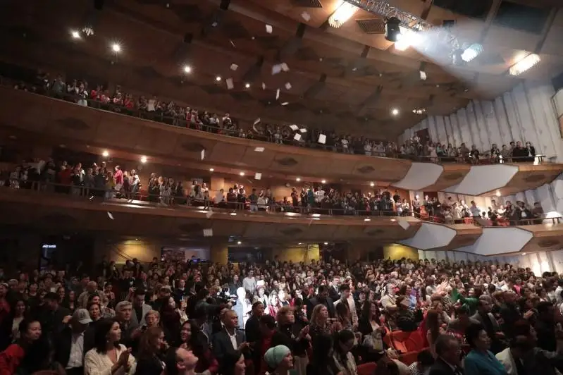 Премьеру спектакля о Фаризе Онгарсыновой представили в Алматы