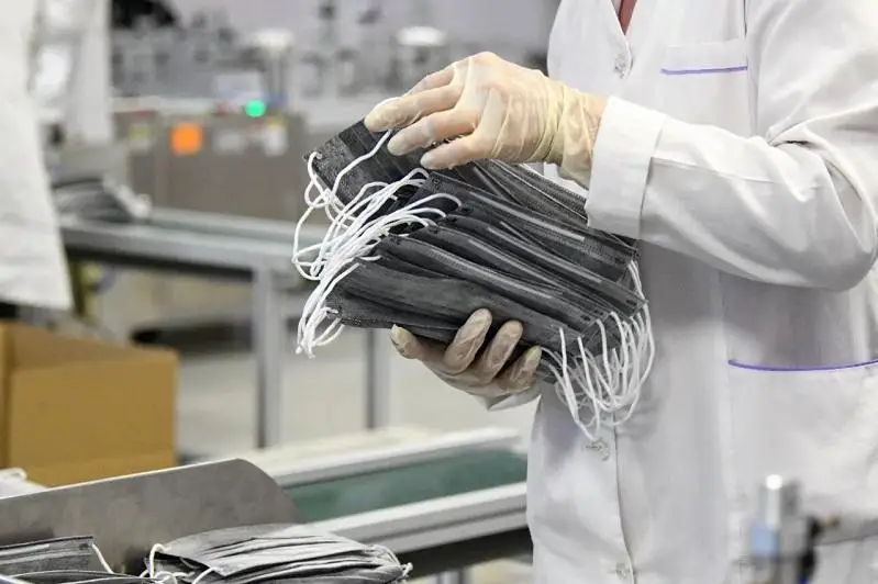 100 тысяч масок с угольным фильтром подарила фармкомпания медучреждениям Алматы