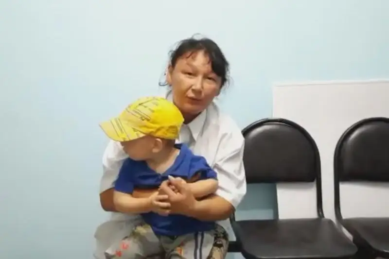 В Атбасаре нашли малыша, которому нет и двух лет