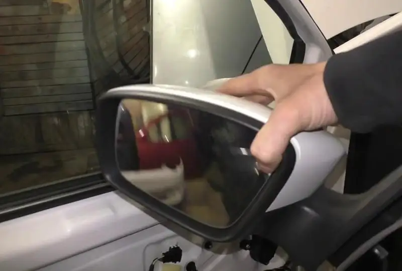 Снявшему зеркала с машины Дмитрия Баландина мужчине вынесли приговор