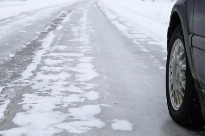 Дорогу «Нур-Султан - Петропавловск» закрыли из-за гололеда
