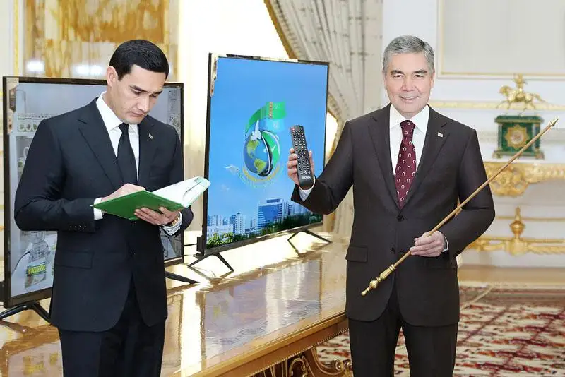 Президент Туркменистана дал названия отечественным телевизорам, компьютерам и мобильным телефонам