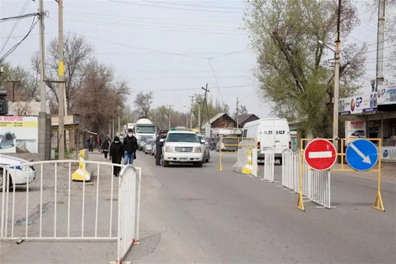 Президент Кыргызстана вводит на территории Бишкека режим ЧП