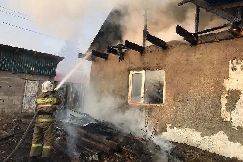 Пожар в Усть-Каменогорске: мужчина спас соседей