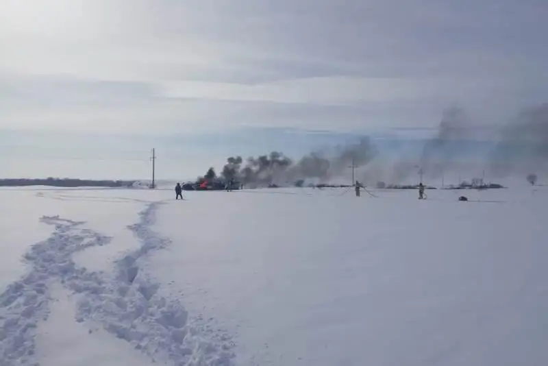 Экипаж и пассажиры аварийно севшего самолета живы и здоровы - акимат ВКО