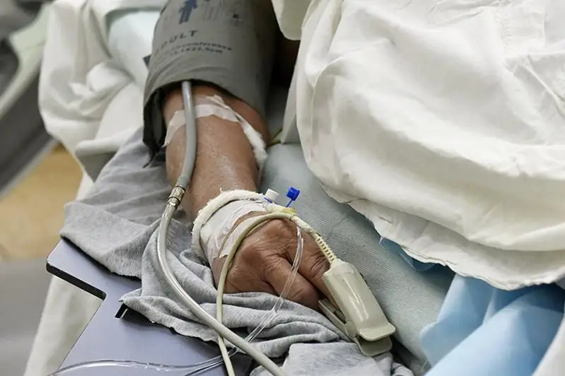 Заболевший коронавирусом 82-летний житель Атырауской области - в тяжелом состоянии