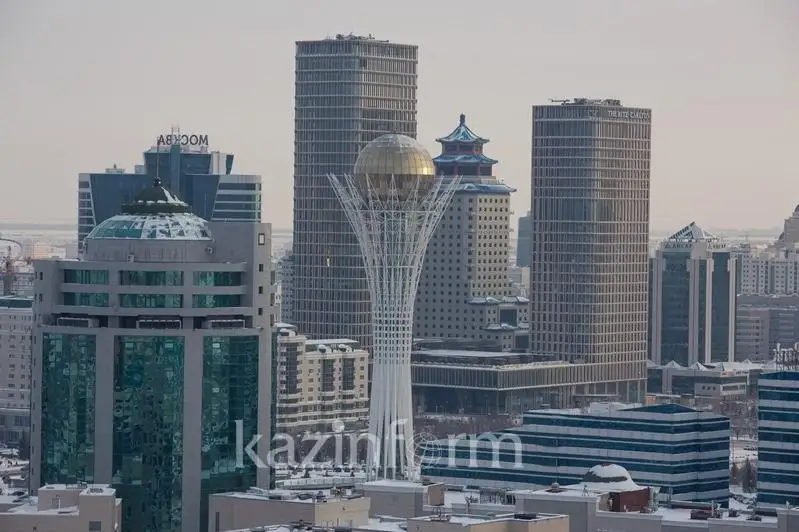 Жители столицы поют гимн с балконов на домашнем карантине