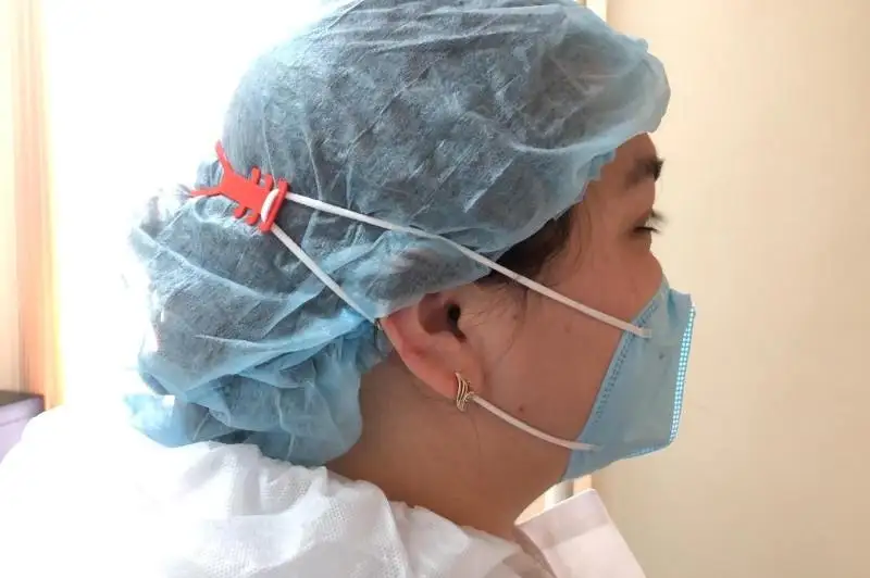 Держатели для удобного ношения масок смоделировали алматинские школьники