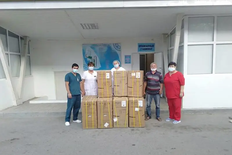 Девять кислородных концентраторов подарили больнице выпускники одной из школ Кентау