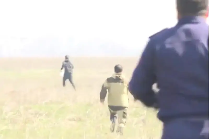 Погоню за нарушителями, рвущихся через блокпост в Алматы, сняли на видео