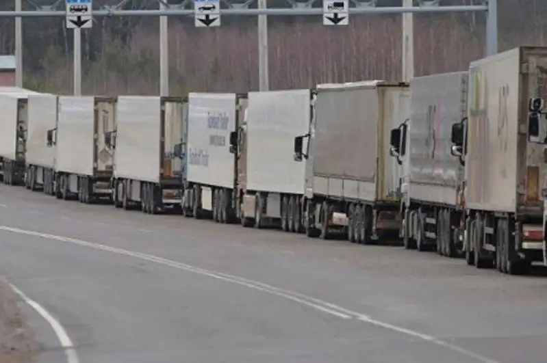 На границе с Кыргызстаном задержано восемь грузовиков с 300 тоннами муки