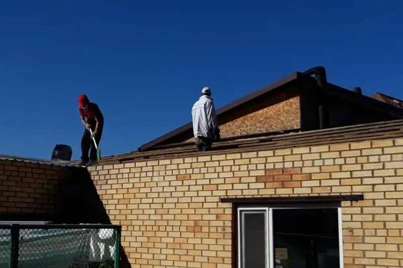Новую крышу в доме пожилых людей возвели сотрудники ДУИС Карагандинской области